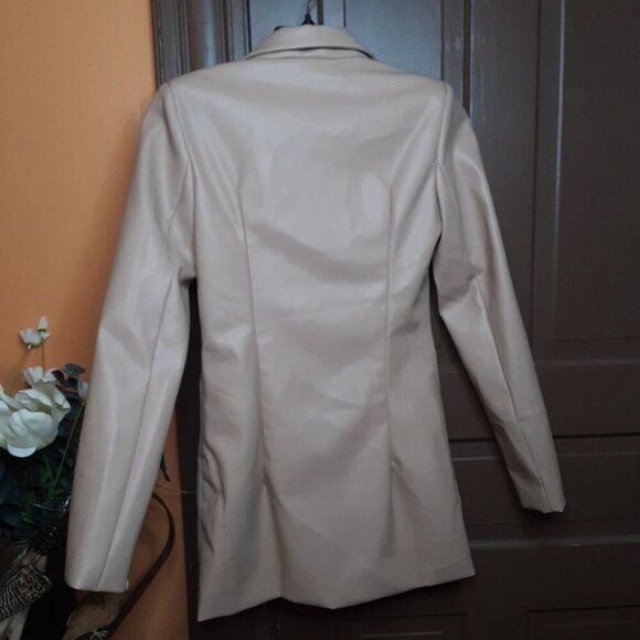 Missguided Women's Ivory Faux Leather Blazer US size 4 - Picture 3 of 12
